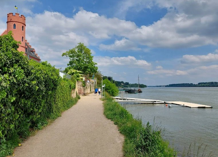 Burg Crass und Restaurant Freyhof Eltville, Germany